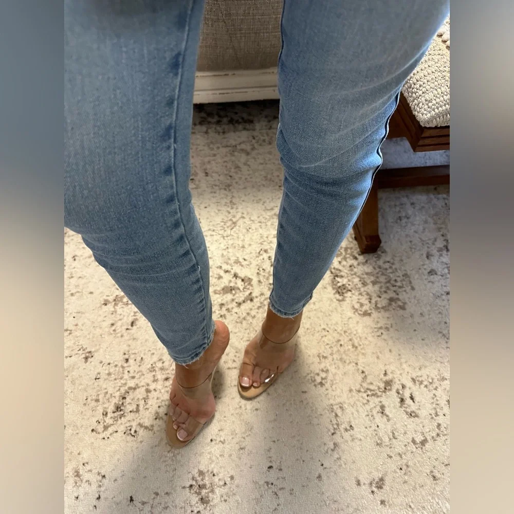 New🍁Gorgeous light wash denim - Picture 8 of 10